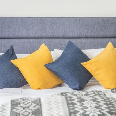 Coast View Luxury Apartment Лайм Риджис Екстериор снимка