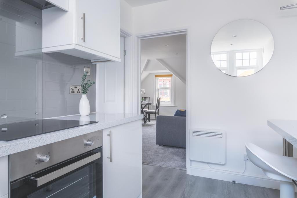 Coast View Luxury Apartment Лайм Риджис Екстериор снимка