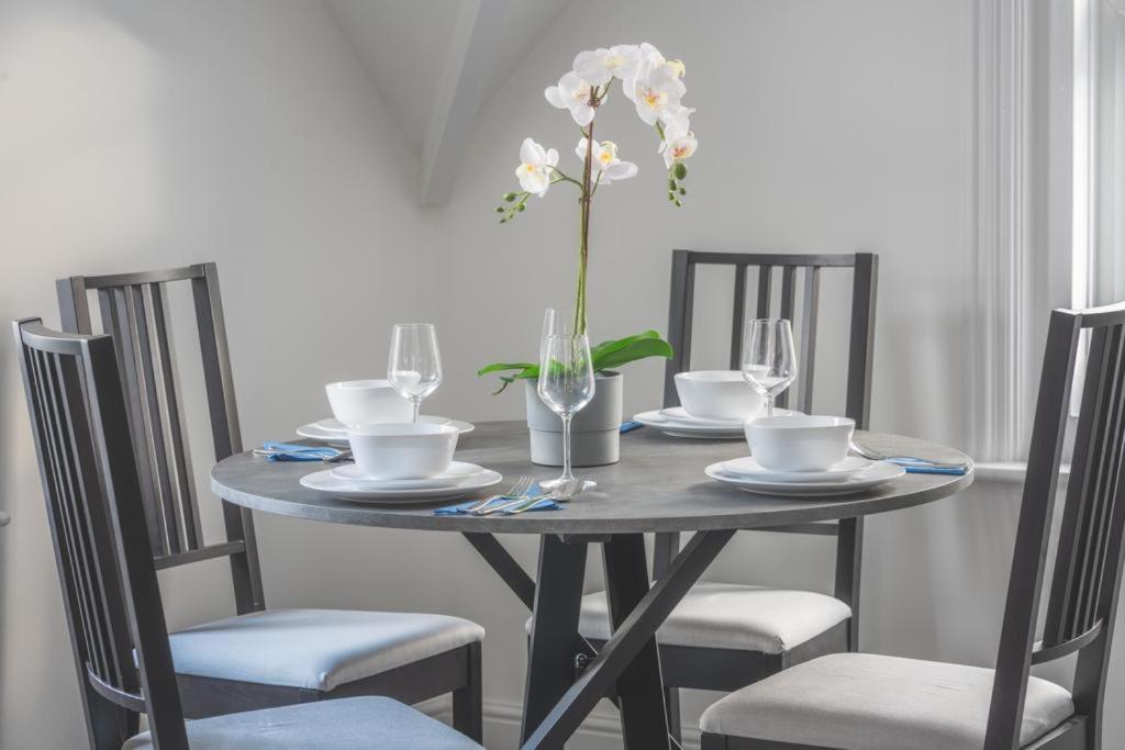 Coast View Luxury Apartment Лайм Риджис Екстериор снимка